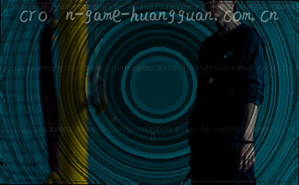 数据图表旁，分析师手指划过上升曲线。